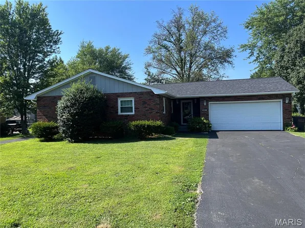 1401 Chestnut St, Greenville, IL 62246