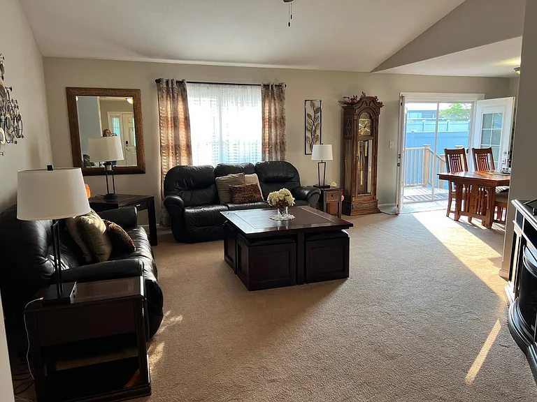 1155 Swan Dr — Photo 6