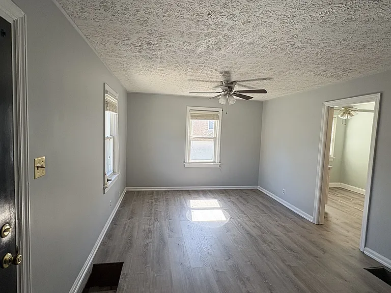 4309 Hegner Ave — Photo 3