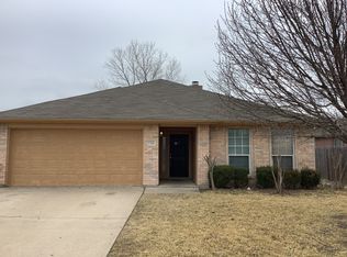 1318 Embercrest Dr, Midlothian, TX 76065