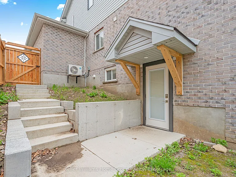 33 Milson Cres #LOWER — Photo 3