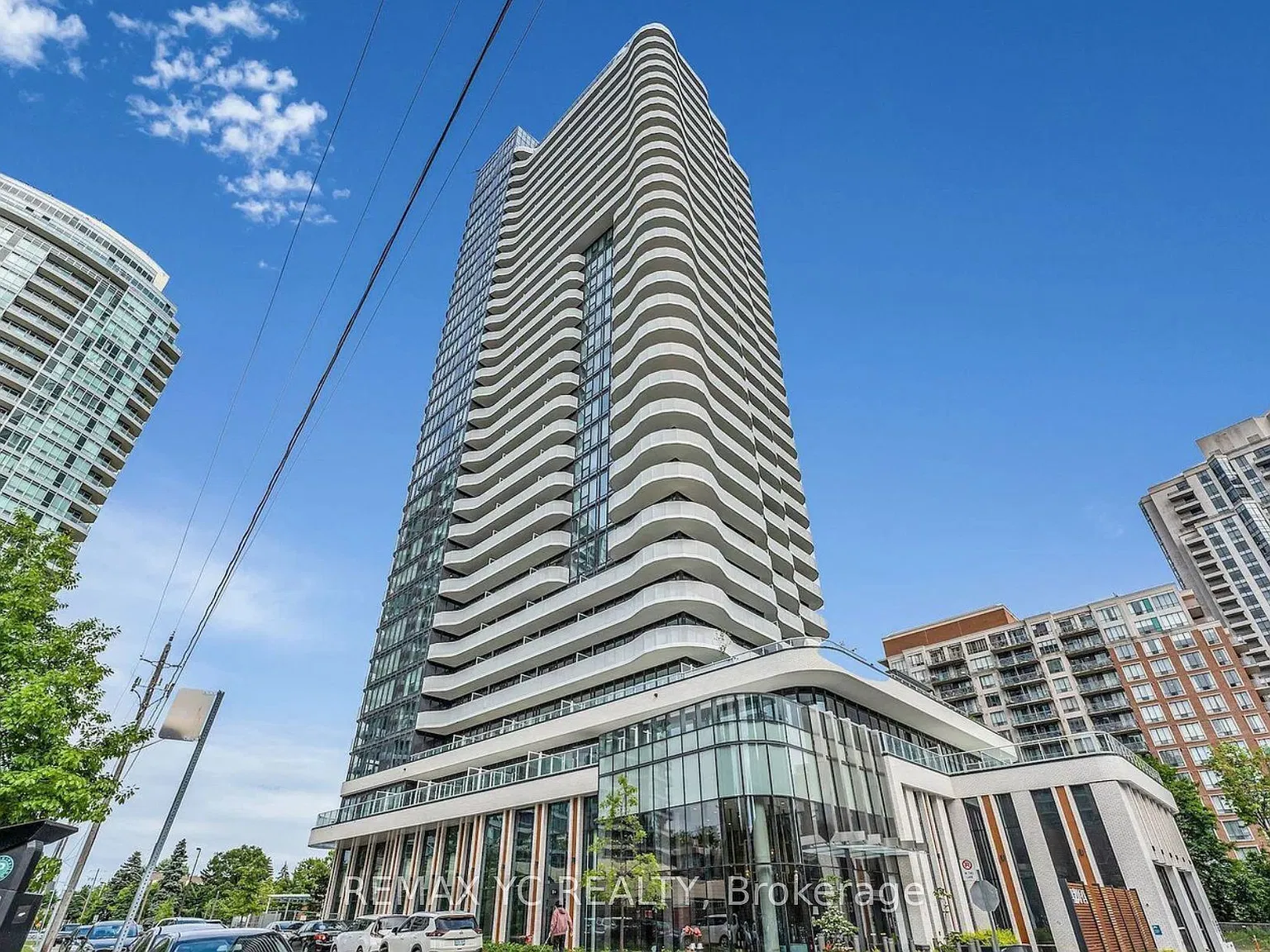 Azura Condos — Photo 1