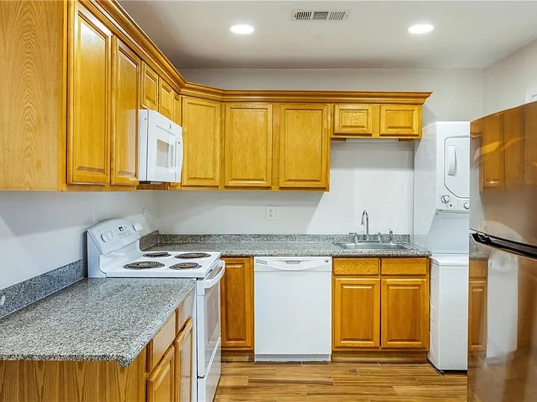 834 Wilson Cir — Photo 6