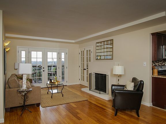 3rd image of 1812 Mission Cliff Dr