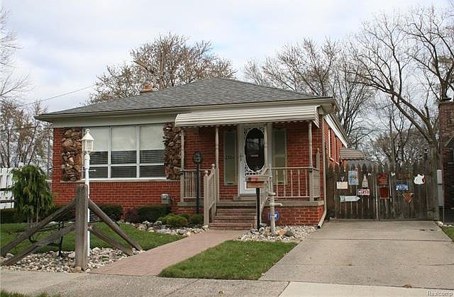 1st image of 23214 Oakwood Ave