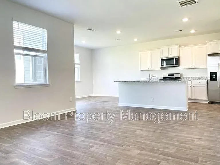 825 Kirby Ct — Photo 4