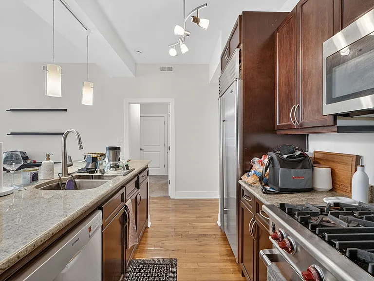 525 Kedzie St — Photo 68