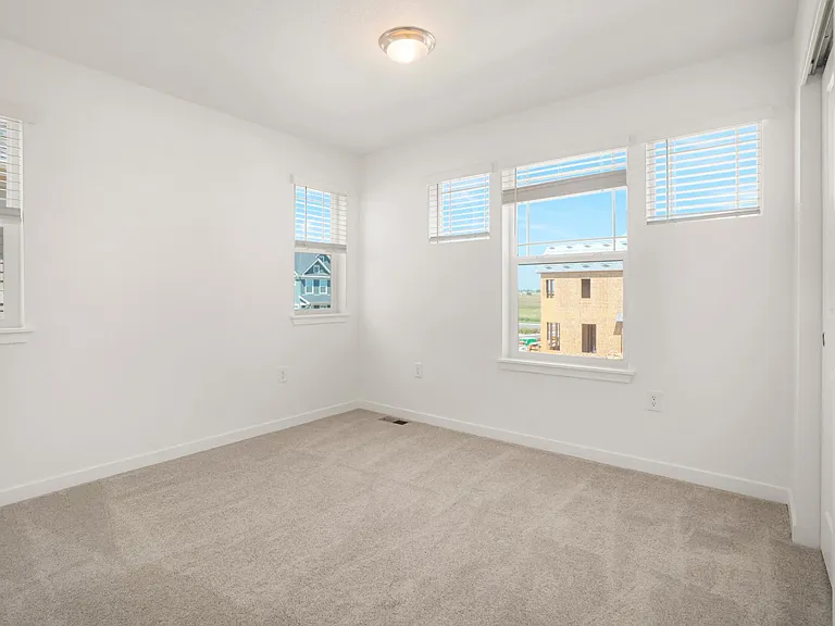 1564 Burke Aly — Photo 20