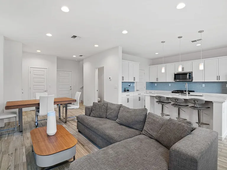 2814 Green Head Ct — Photo 5