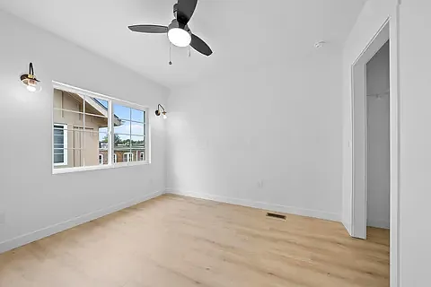 1462 Hamlet St — Photo 17