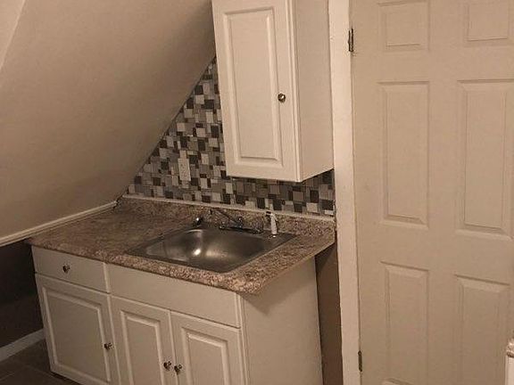 2nd image of 182 Seymour Ave APT 3