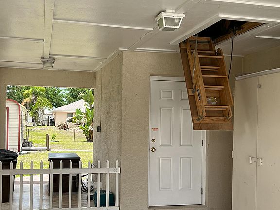 3rd image of 807 Cypress Blvd