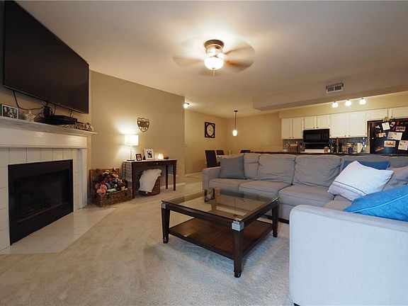 5th image of 22556 Lenox Dr #414