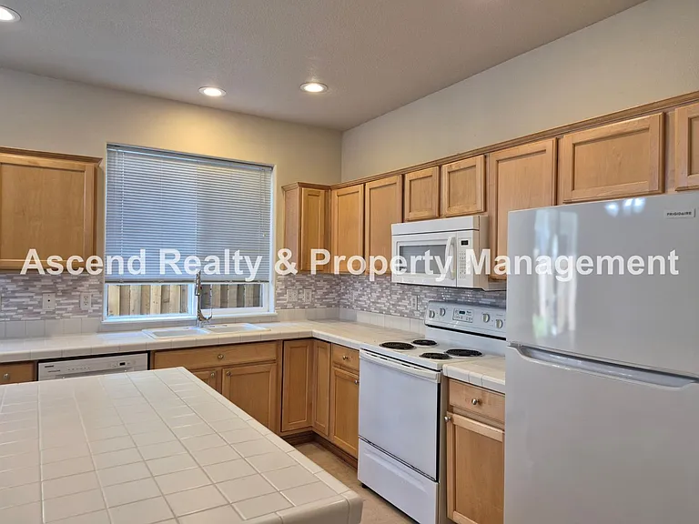 17634 SW September Ln — Photo 5