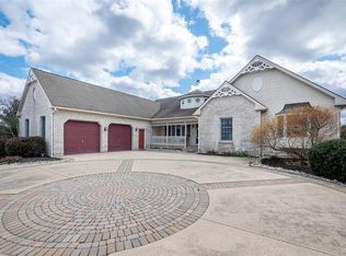 141 Clovershire Dr, Nazareth, PA 18064