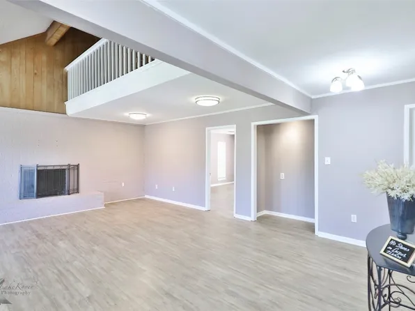 609 Green Valley Dr, Abilene, TX 79601