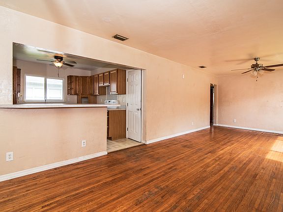 5th image of 2400 35th Ave N
