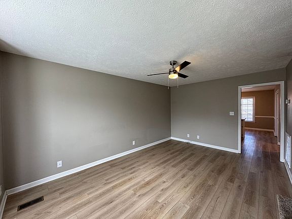 5th image of 819 Chancery Ln