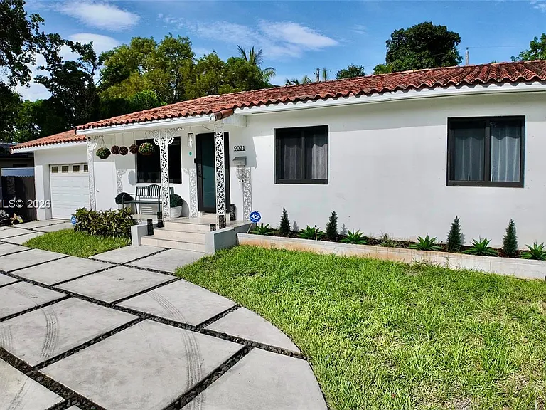 9021 N Miami Ave — Photo 1
