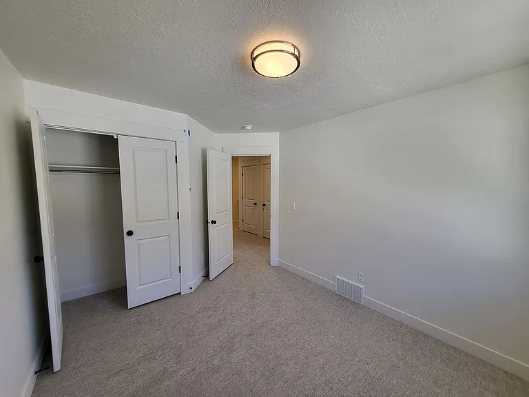 1002 E 1300 S — Photo 35