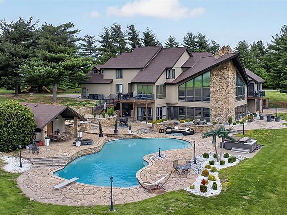 3rd image of 4112 Miller Rd