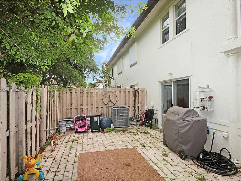 10921 NW 88th Ter #1303 — Photo 25