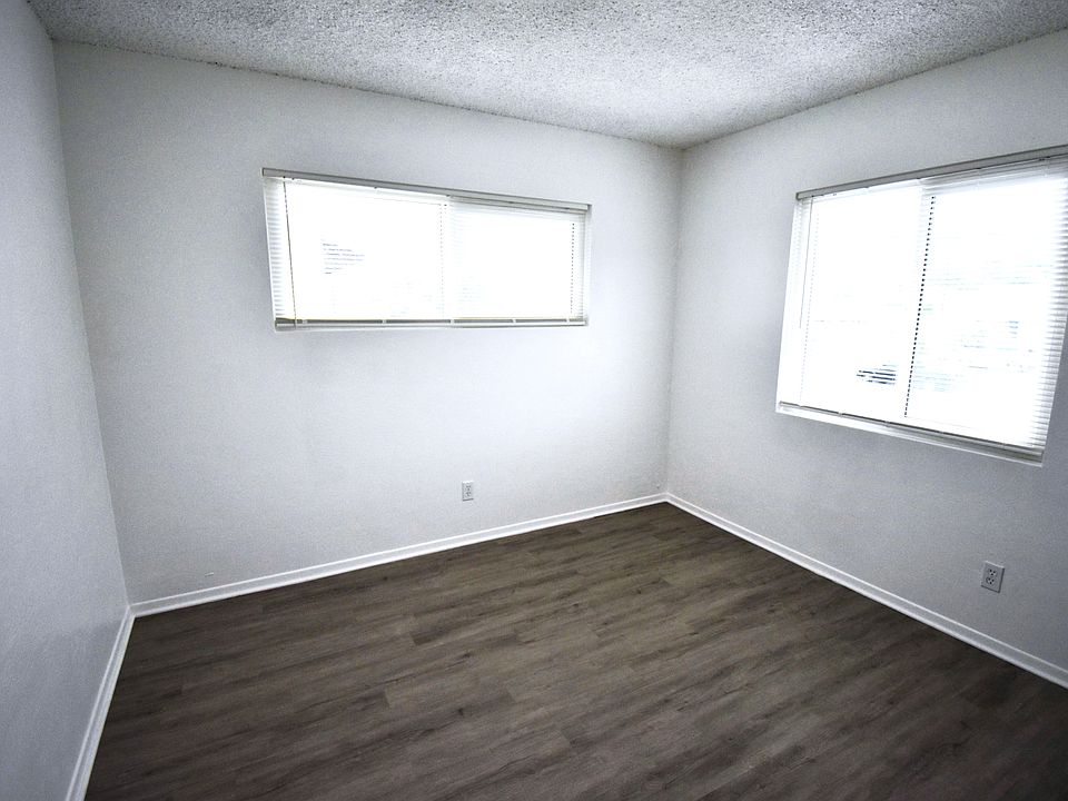 Front Room Picture 2