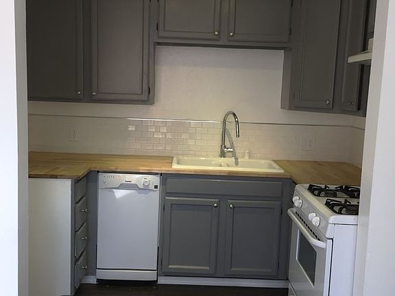 5th image of 21826 Saticoy St APT 5