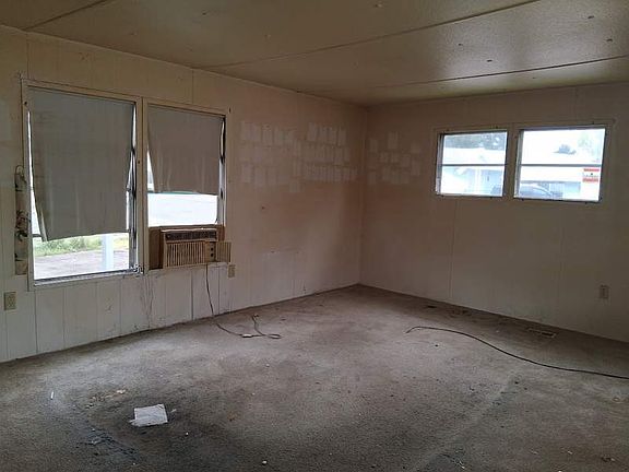 3rd image of 2232 42nd Ave SE Unit 210
