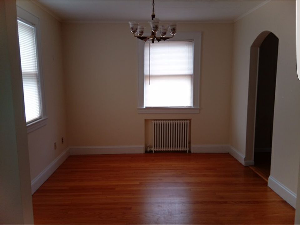 2nd image of 40 Jackson Ave #2