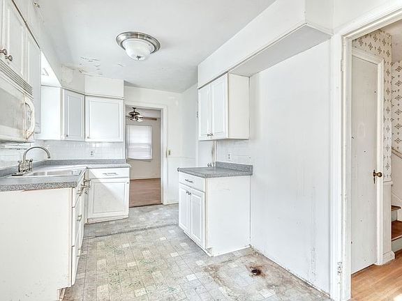 14th image of 262 Commodore Pkwy