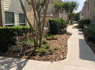 2300 Augusta Dr APT 32, Houston, TX 77057