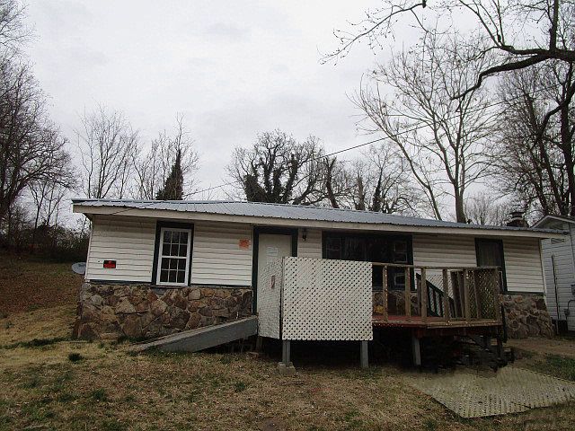 2nd image of 915 Henderson Ave