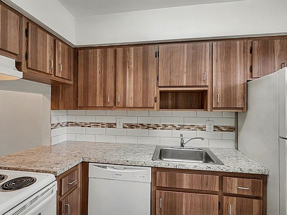 4th image of 204 W Seminole Ave #13