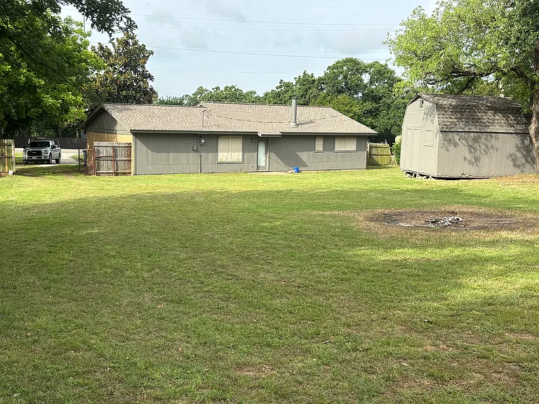 2231 E Renfro St — Photo 16