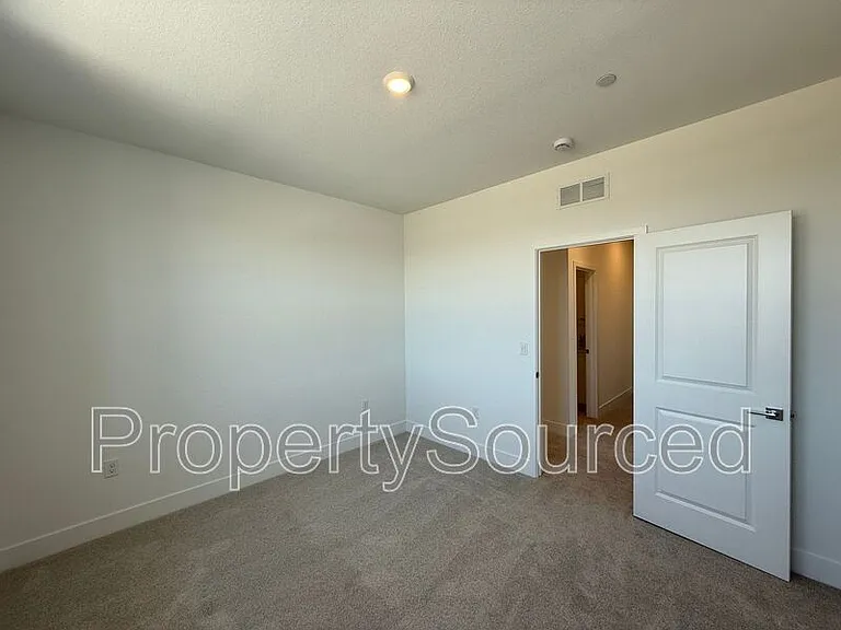 1336 N Martorella Ave — Photo 51