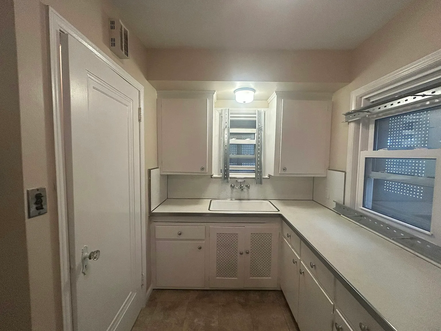 5290 University Place — Photo 3