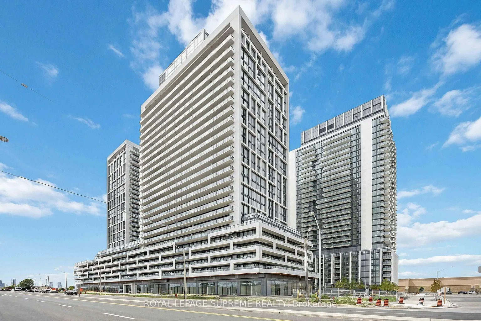 8960 Jane St #404 photo 1