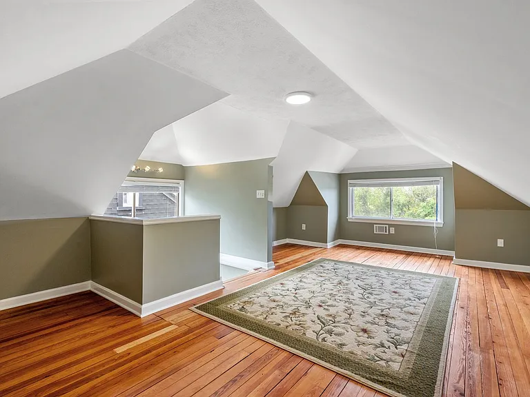 638 Margaret St — Photo 24