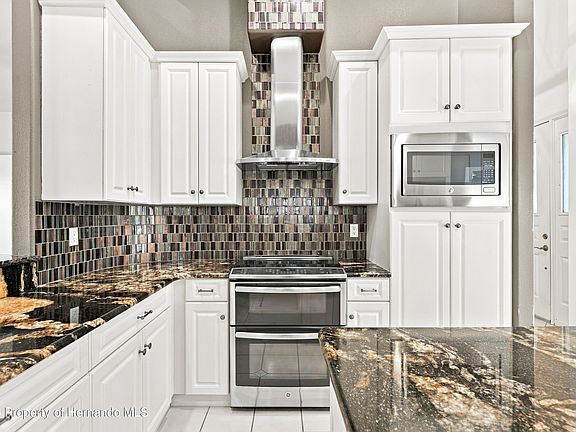 3rd image of 10097 Holly Berry Dr