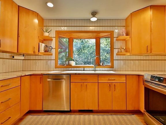 4th image of 5117 Lake Mendota Dr