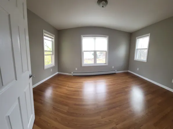 26 Mount Pleasant St #2, Derry, NH 03038