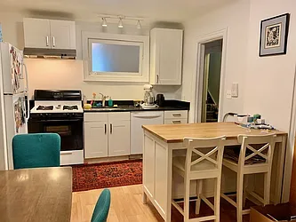 Rented by R New York