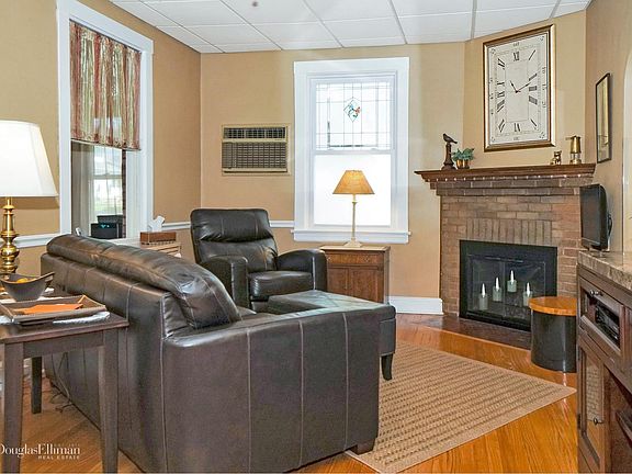 5th image of 47 Bellmore St