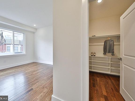 5th image of 1003 N Bodine St #6
