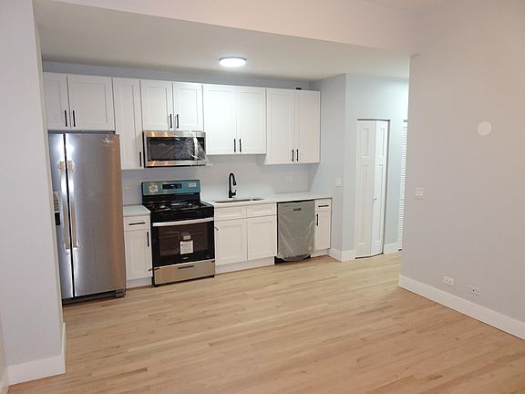 2nd image of 932 N Richmond St #1D