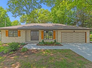 2916 10th Ave, Leavenworth, KS 66048