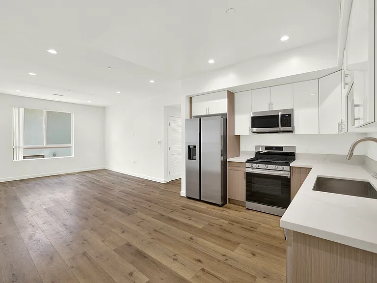 10247 Variel Ave — Photo 17