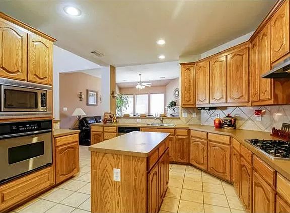 5th image of 3163 Guadaloupe