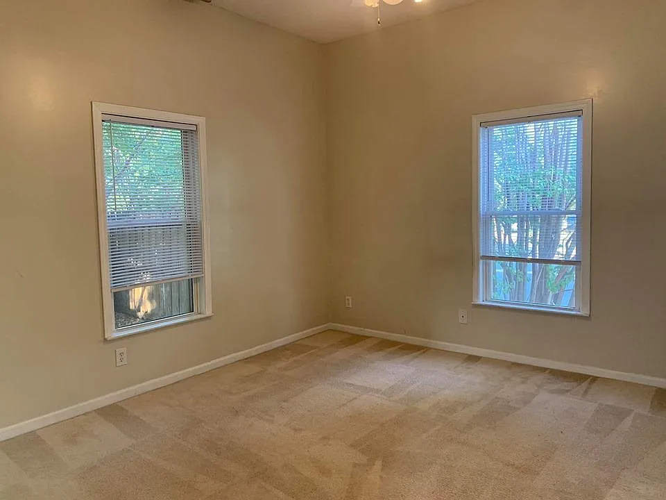 2 bed, 1090 sqft, $1,700 — Photo 4